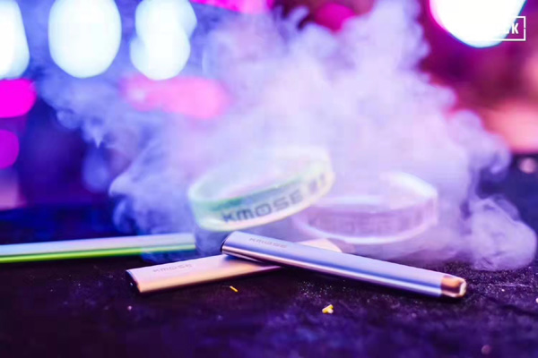 2022全国两会，「首次」明确提出电子烟的“烟草替代品”属性！